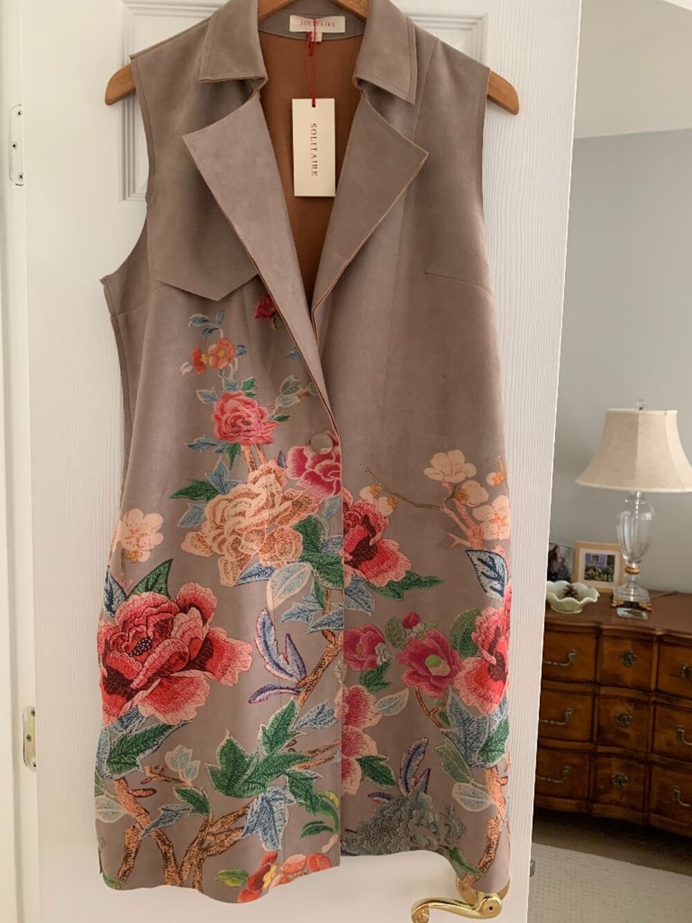A Solitaire Long One Button Vest with an Amazing Floral Print, Size L, NWT